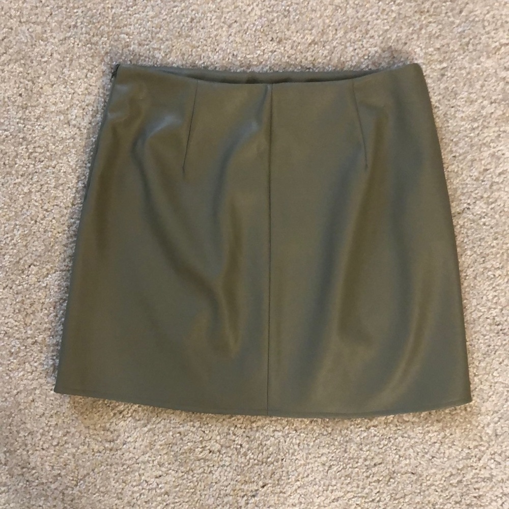Olive green leather skirt - Picture 2 of 3